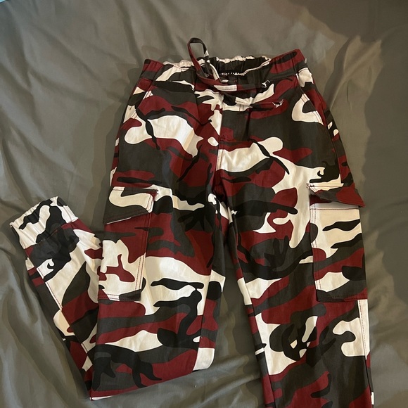 Red camo pants/joggers - Picture 4 of 5